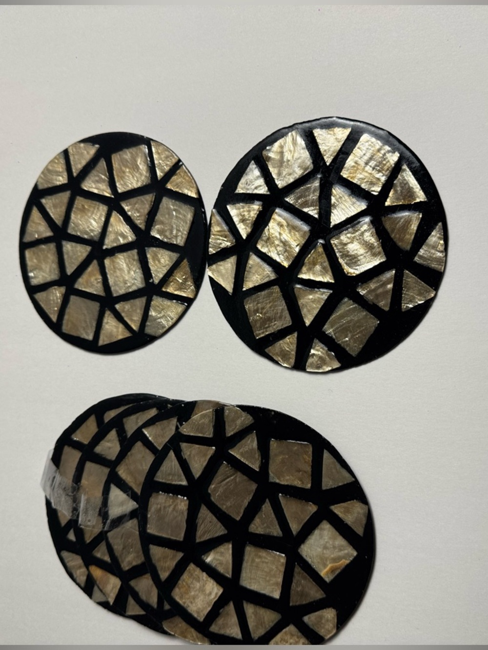 Elegant  6 pieces table coasters made of capiz.